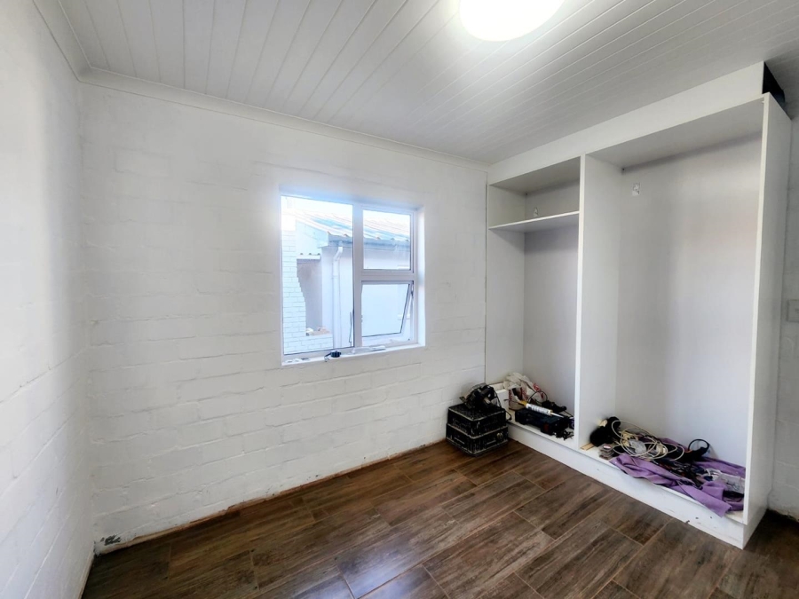 To Let 2 Bedroom Property for Rent in Bothasig Western Cape
